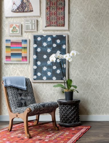 Elegant stone-coloured wallpaper with intricate geometric motifs for a stylish interior