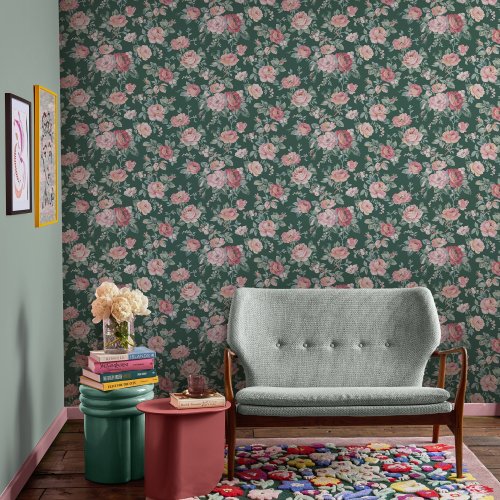 Room decorated with Garden Rose Autumn wallpaper, featuring soft pink roses and a natural, vintage-inspired design